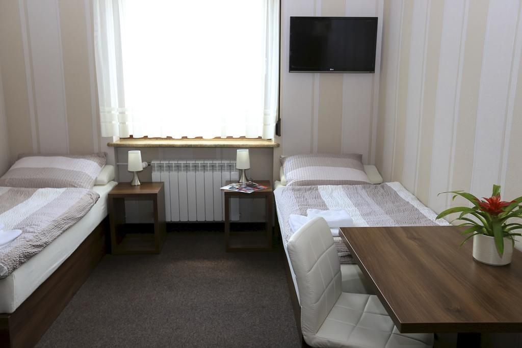 10 Bed And Breakfast Poznan Phòng bức ảnh