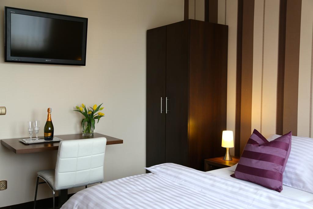 10 Bed And Breakfast Poznan Ngoại thất bức ảnh