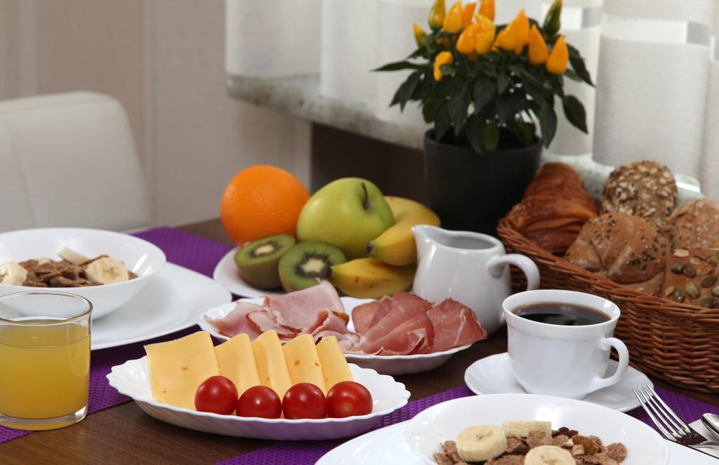 10 Bed And Breakfast Poznan Ngoại thất bức ảnh